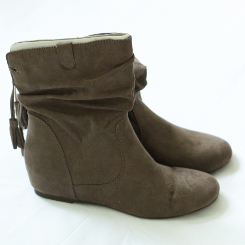 BONGO Women's Faux Suede Inner Wedge Boot